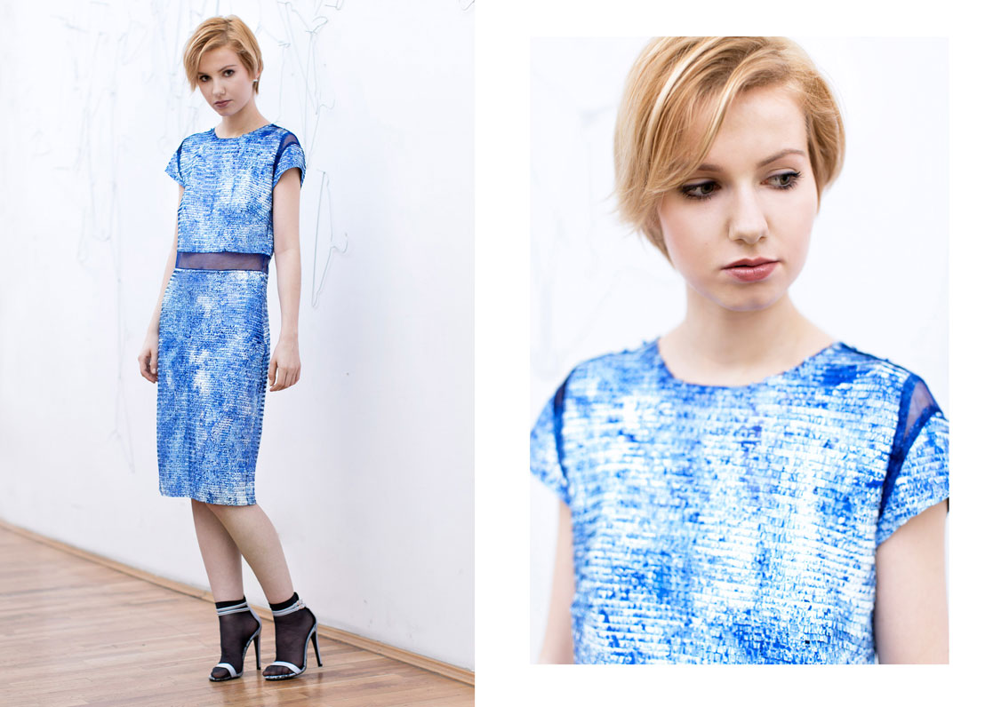 Niebieska sukienka zaprojektowana przez Szynczewską